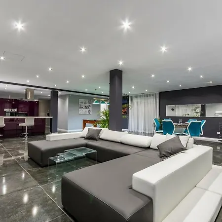 Casa de Férias Luxurious Marly Iii To Two Minutes The