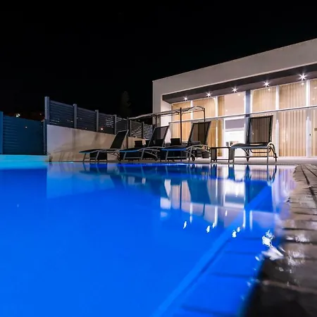 Luxurious Marly Iii To Two Minutes The