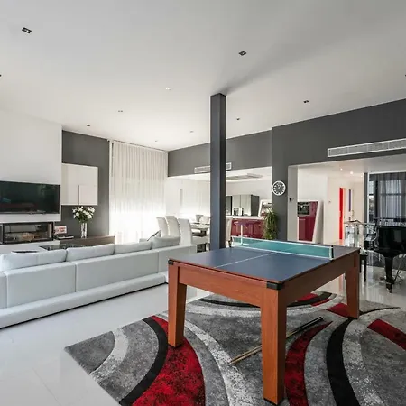 Casa de Férias Luxurious Marly Iii To Two Minutes The