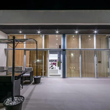 Luxurious Marly Iii To Two Minutes The