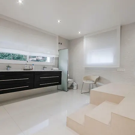 Casa de Férias Luxurious Marly Iii To Two Minutes The Castelldefels