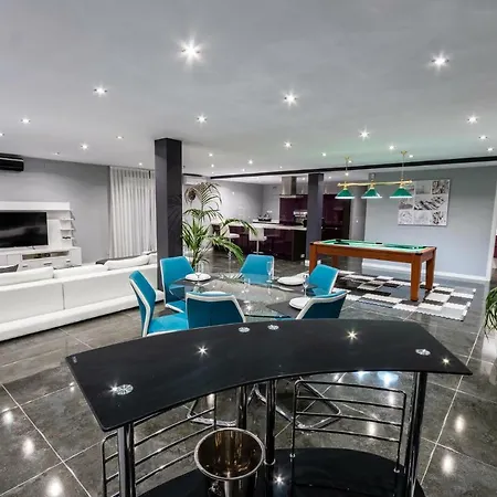 Casa de Férias Luxurious Marly Iii To Two Minutes The