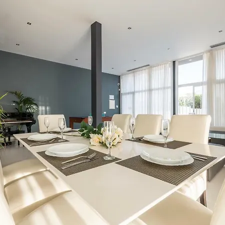 Casa de Férias Luxurious Marly Iii To Two Minutes The